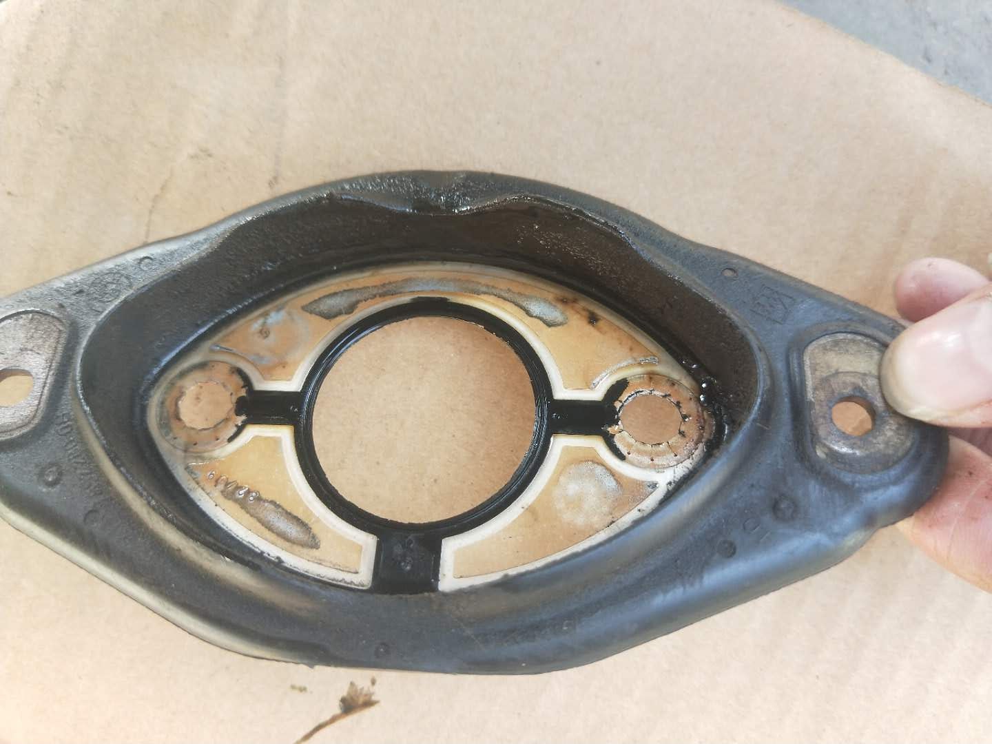 如何解决宝马发动机漏油,如何解决宝马发动机漏油问题