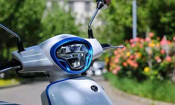 光阳新款踏板谍照,光阳纯电动adv踏板