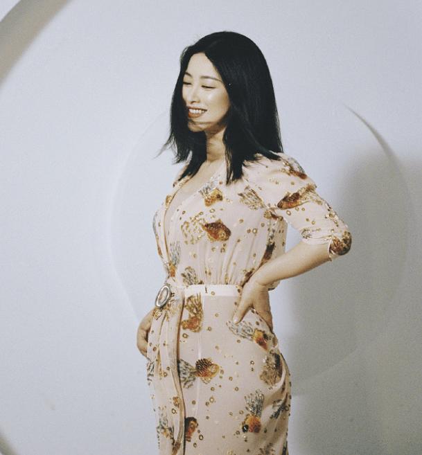 37岁朱珠产后晒全家福,朱珠晒孩子正脸简介