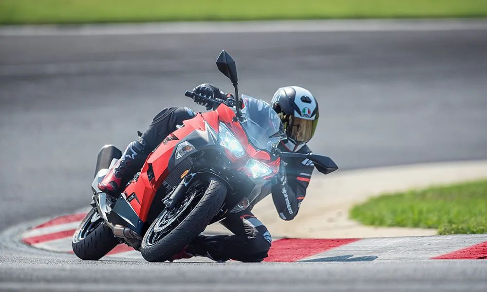 川崎四缸zx-4r爆改,川崎zx-4r会出街车吗