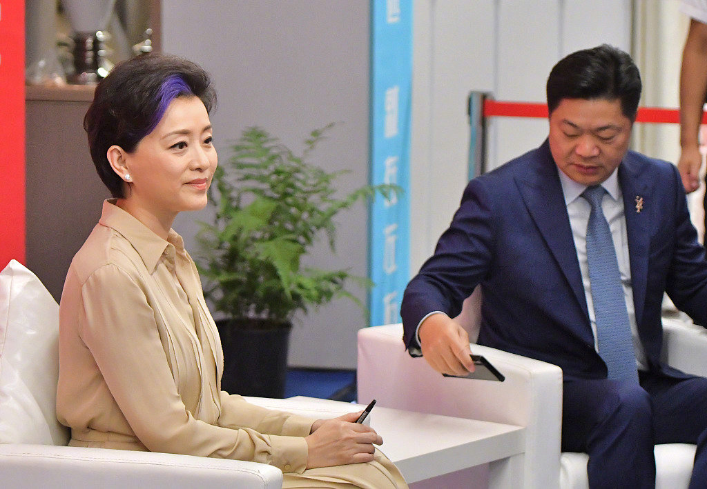 蓝发层次感,赵薇挑染