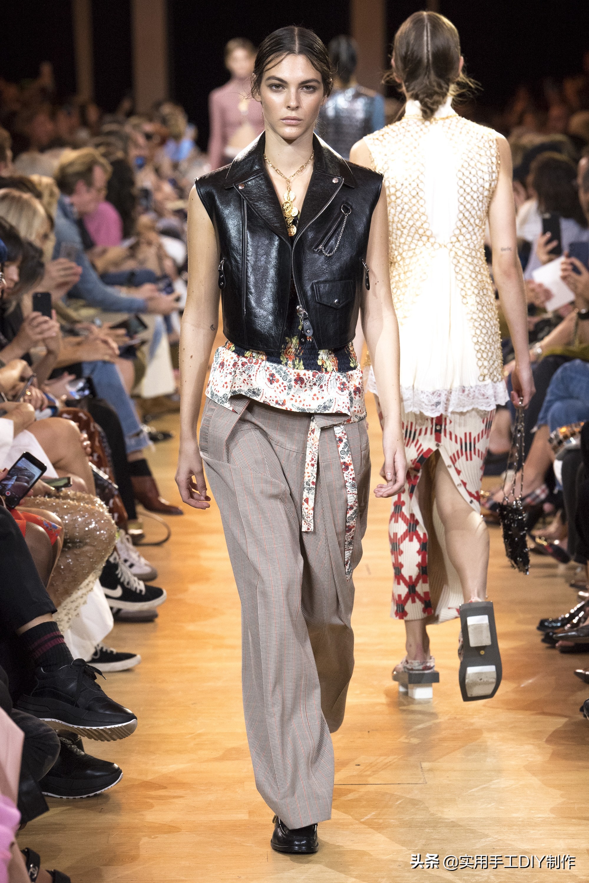 时装周pacorabanne系列2020,pacorabanne2021春夏系列金属长裙