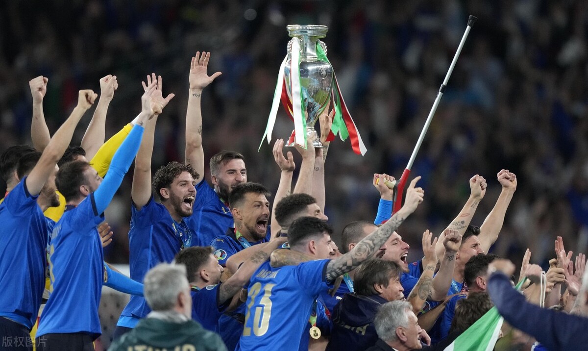 欧洲杯落幕！53年等待，幸运女神眷顾意大利，C罗荣膺金靴