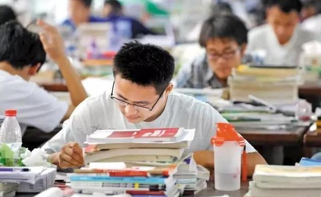 学硕和专硕哪个更难考啊,考研学硕vs专硕你了解有多少