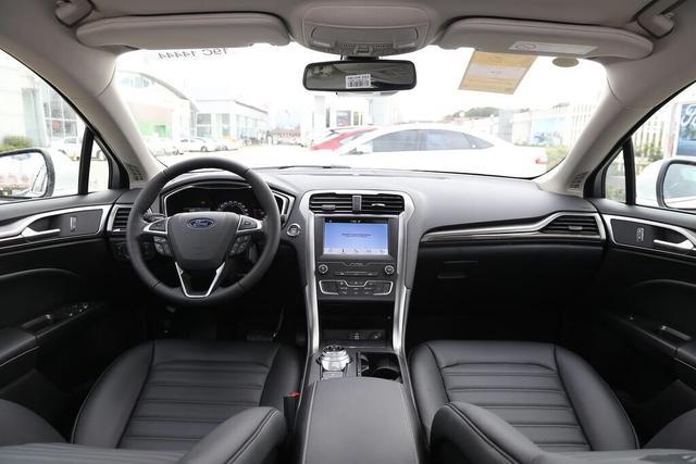 蒙迪欧操控感完胜迈腾怎么卖不动,蒙迪欧降价是因为减配了吗