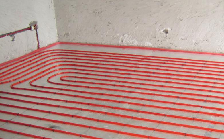 安装水地暖好还是电地暖好,屋内用水地暖好还是电地暖好