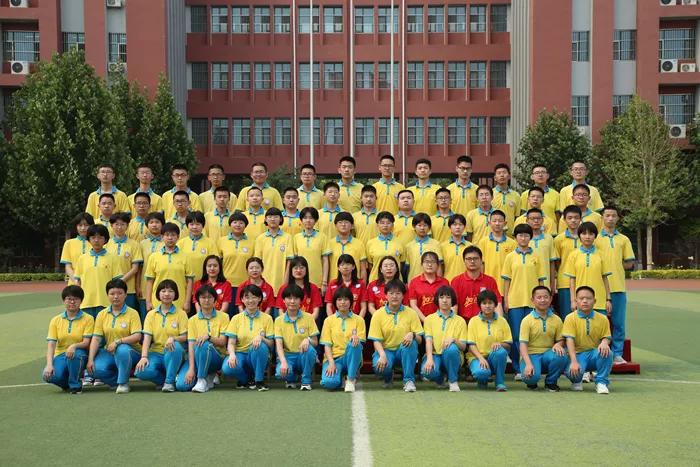 凝聚集体力量的班徽,团结友爱拼搏进取班徽