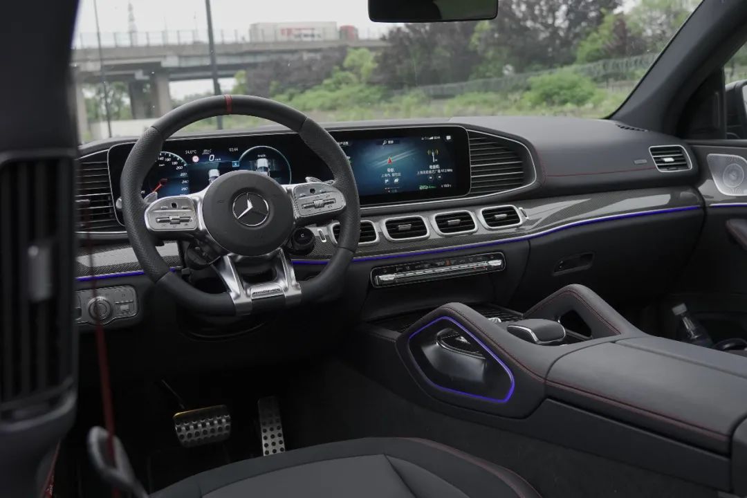 沉浸式体验白色奔驰amggle53轿跑,沉浸式体验奔驰amggle53轿跑