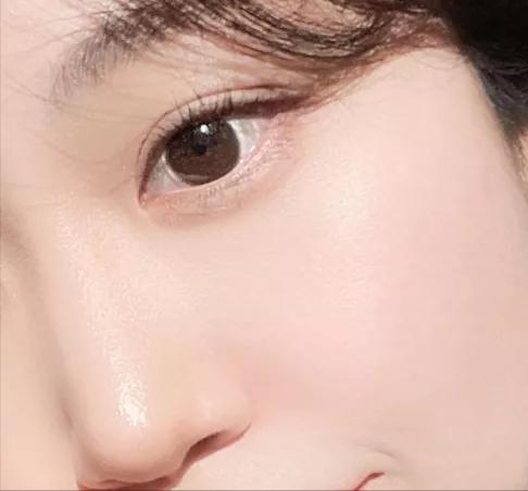 日常眼影妆手残党也能学会,不会画眼影的姐妹用这支懒人眼影