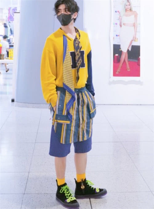 蔡徐坤带火西装,蔡徐坤带火的衣服