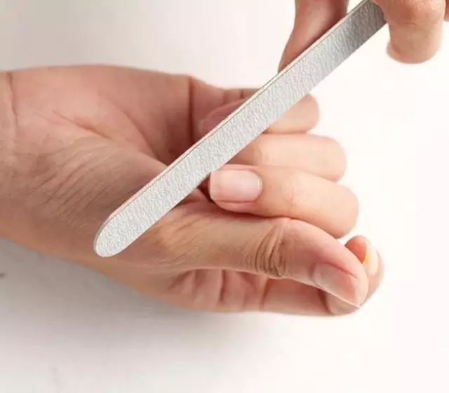 美甲后护理教程,受损美甲怎么继续做美甲