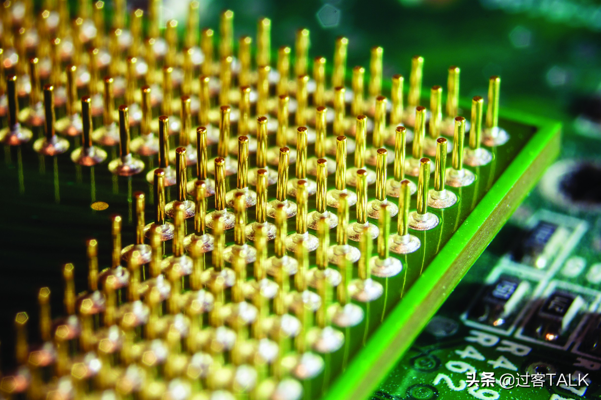 上海男子携*袜丝**进车间，“吸走”含黄金溶液，获利已超10万被刑拘