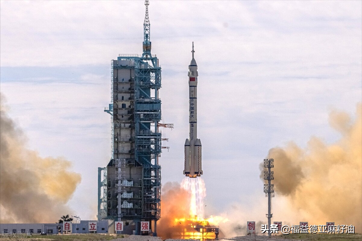 航天员的太空服讲解,揭秘空间站舱外航天服