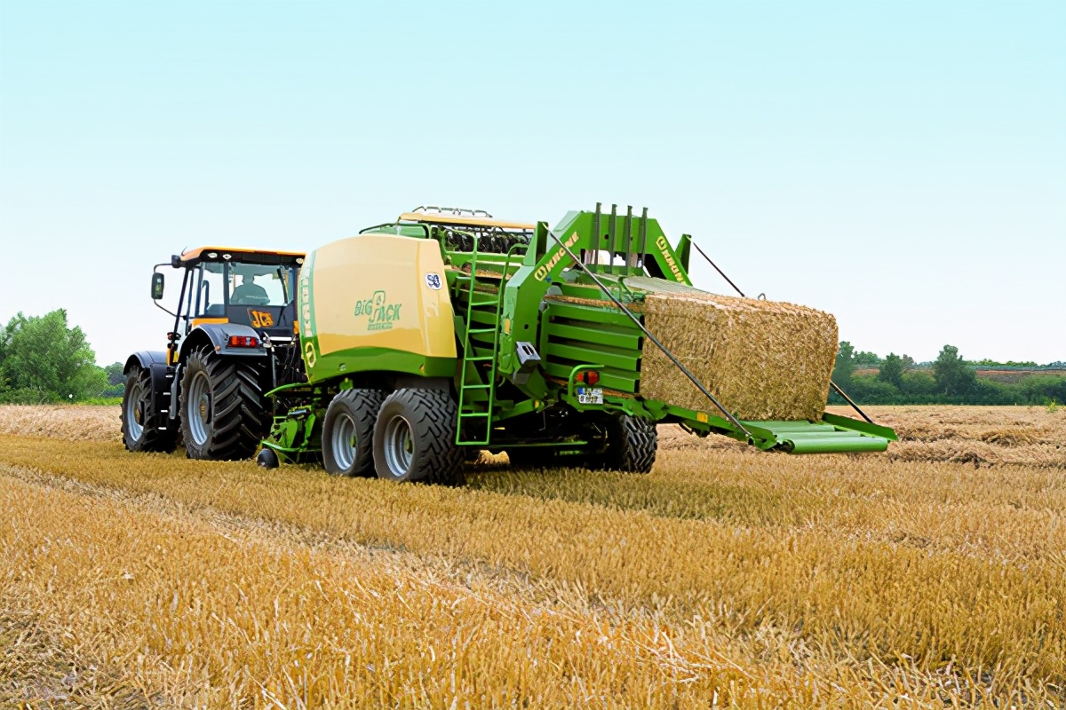 最新款小型多功能打捆机,目前最先进的大型打捆机