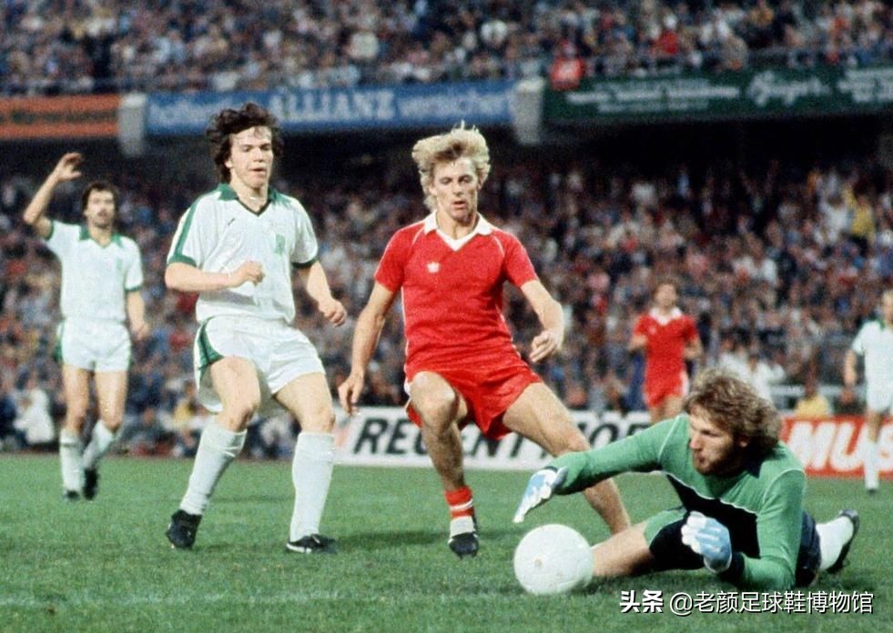 首位蝉联世界足球先生,历届世界足球先生前10名球员