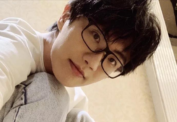 新歌1分钟评论破万！许嵩，这十年你去哪了？