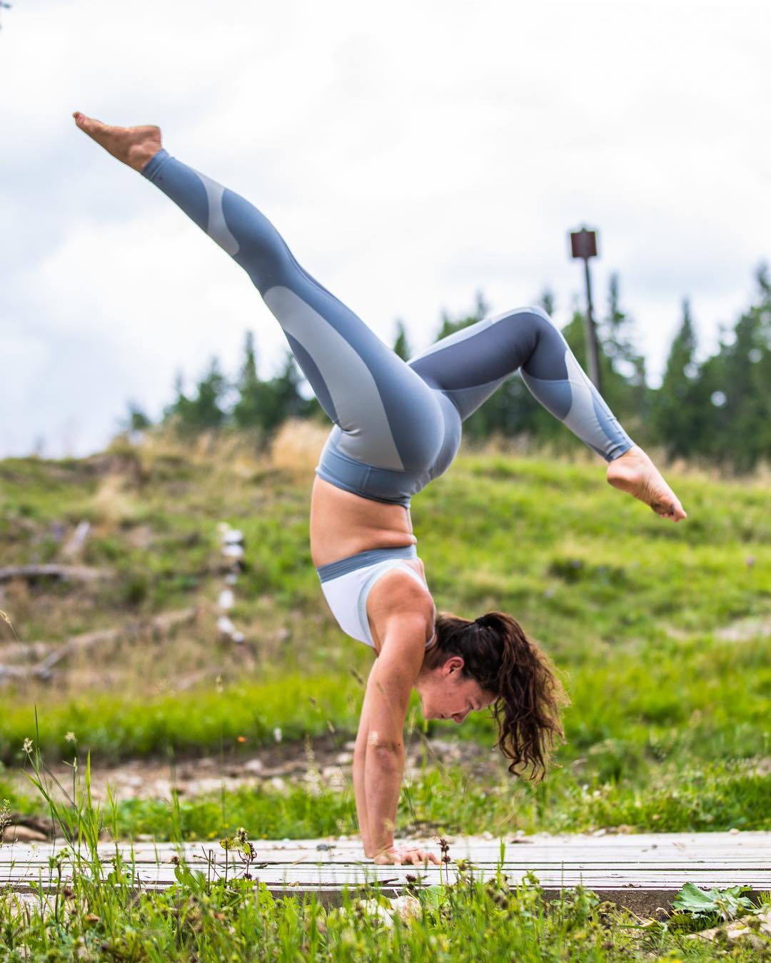 收腹提臀h型身材,提臀拉长腿部线条