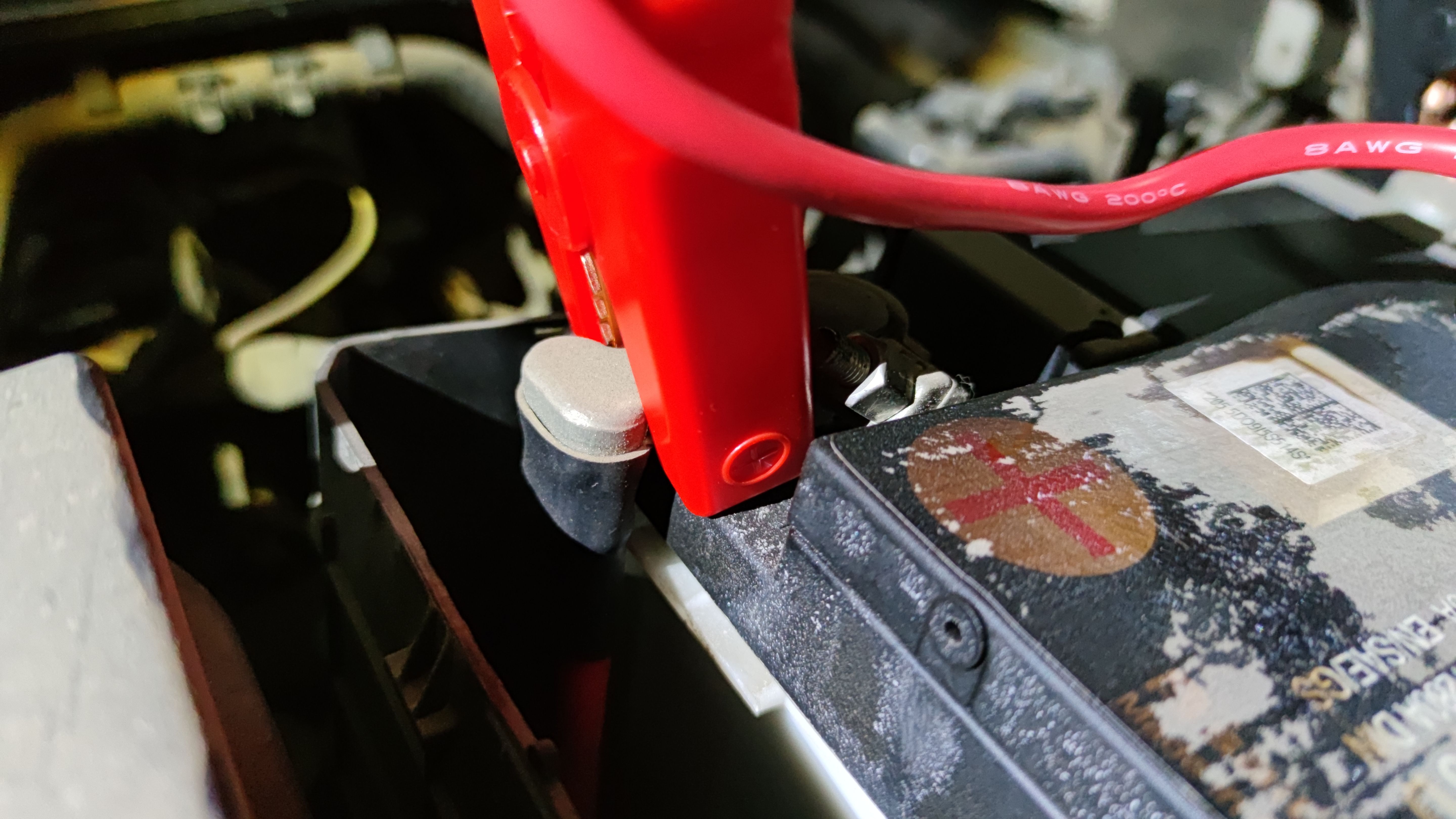 车辆意外熄火如何快速解决？卡儿酷DW2000启动电源来帮你