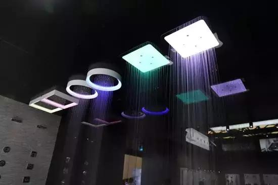 色“诱上海厨卫展！科勒、高斯...谁最出色