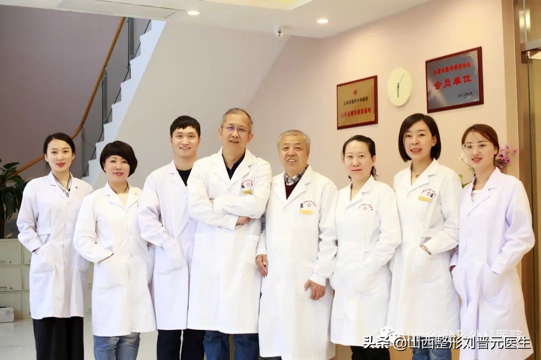 捏鼻子能让鼻梁变高,婴儿捏鼻梁变高真的吗