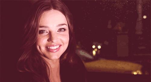 牛仔裤搭配中长款大衣,毛呢大衣牛仔裤怎么搭配好看