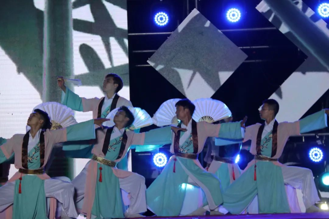 贵州大学科技学院2017级迎新晚会,各大高校迎新晚会视频