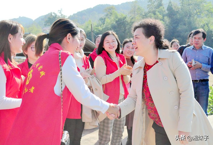 湖南垃圾分类她们在行动！怀化辰溪村里传唱《垃圾分类七字歌》，“分”出居民好习惯