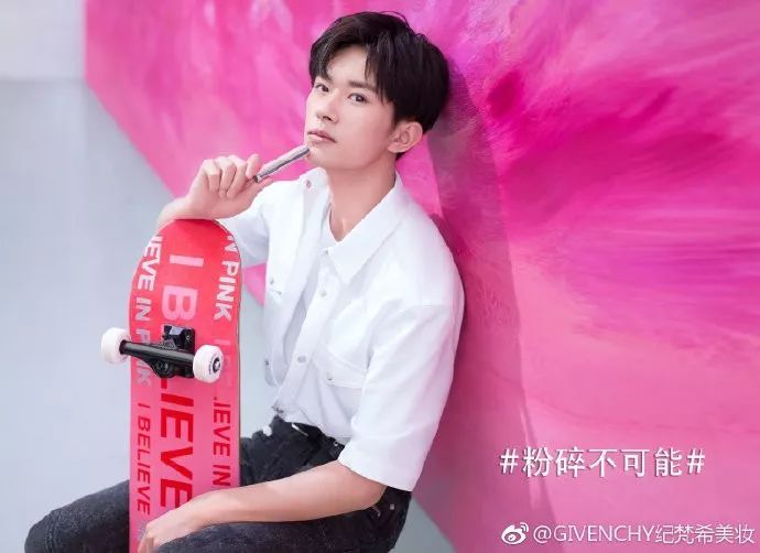 易烊千玺一举成为纪梵希代言人！Prada将不再打折？