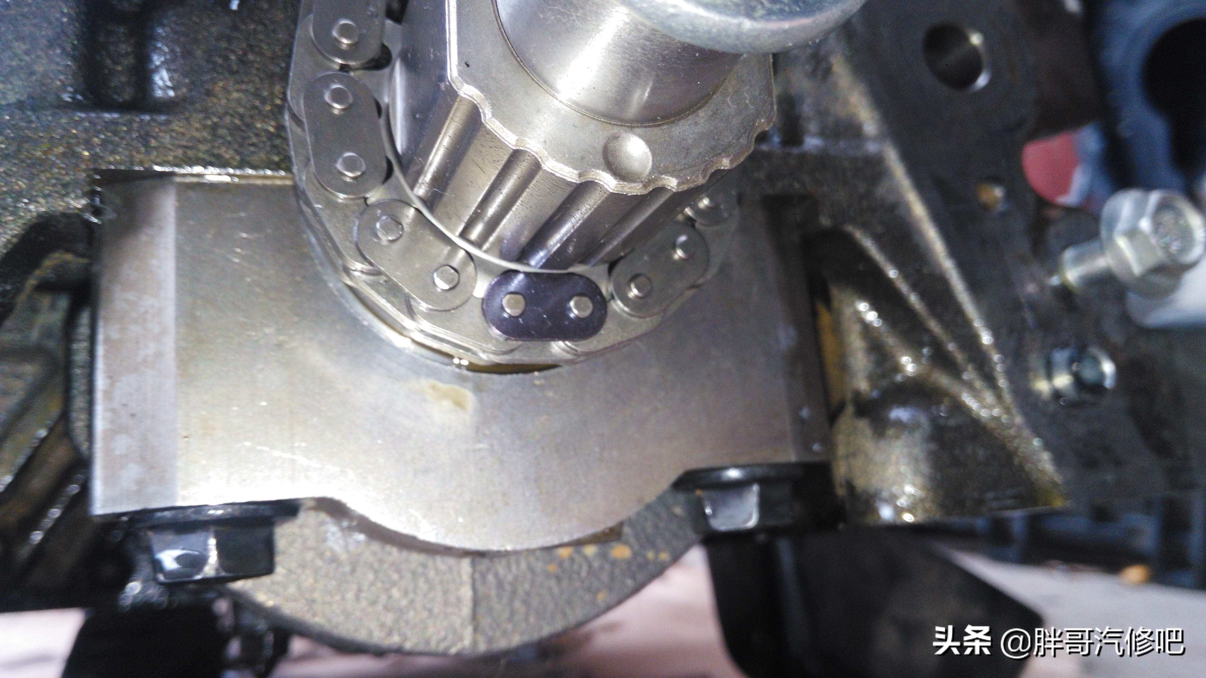 五菱宏光1.2机油少咋回事啊,五菱宏光1.2发动机机油孔在哪里