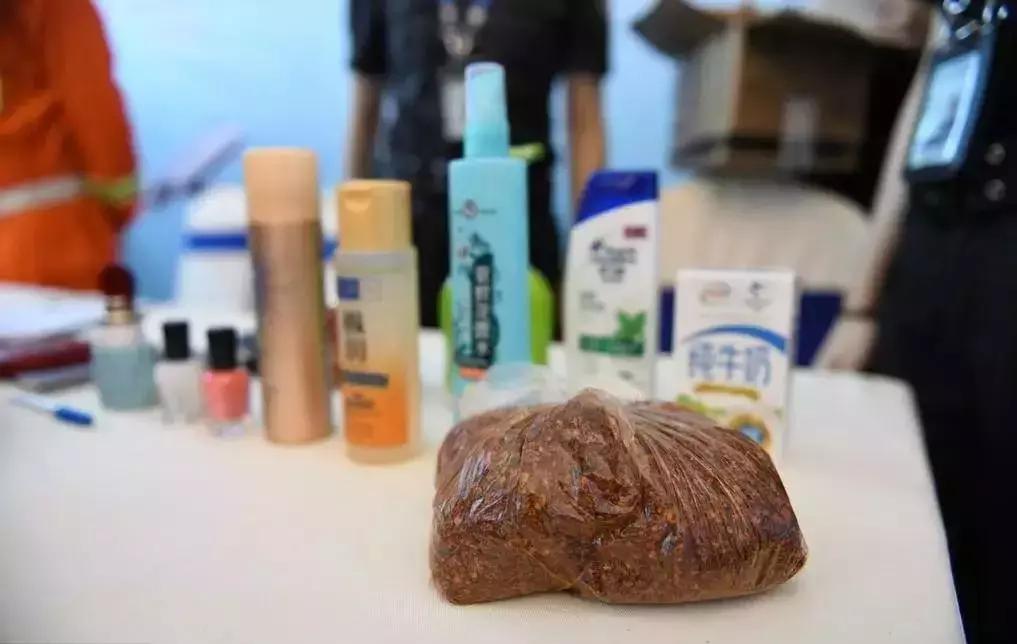 坐飞机安检遇到哪些奇葩事,坐飞机安检都遇到什么搞笑的事
