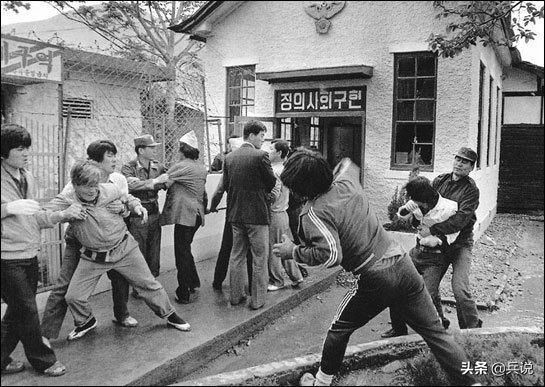 日据时代阴影？女友拍死1只苍蝇，韩国兵*杀屠**73个同胞