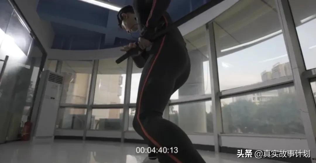 为了一秒钟的三维香烟特效，他观察了七天烟头