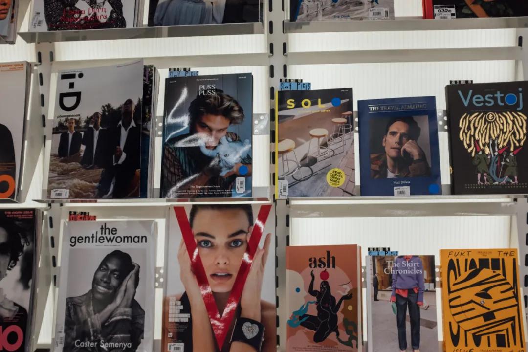 关店潮中，他在三里屯开了一家奢侈书店，用傲气向世界发起挑衅