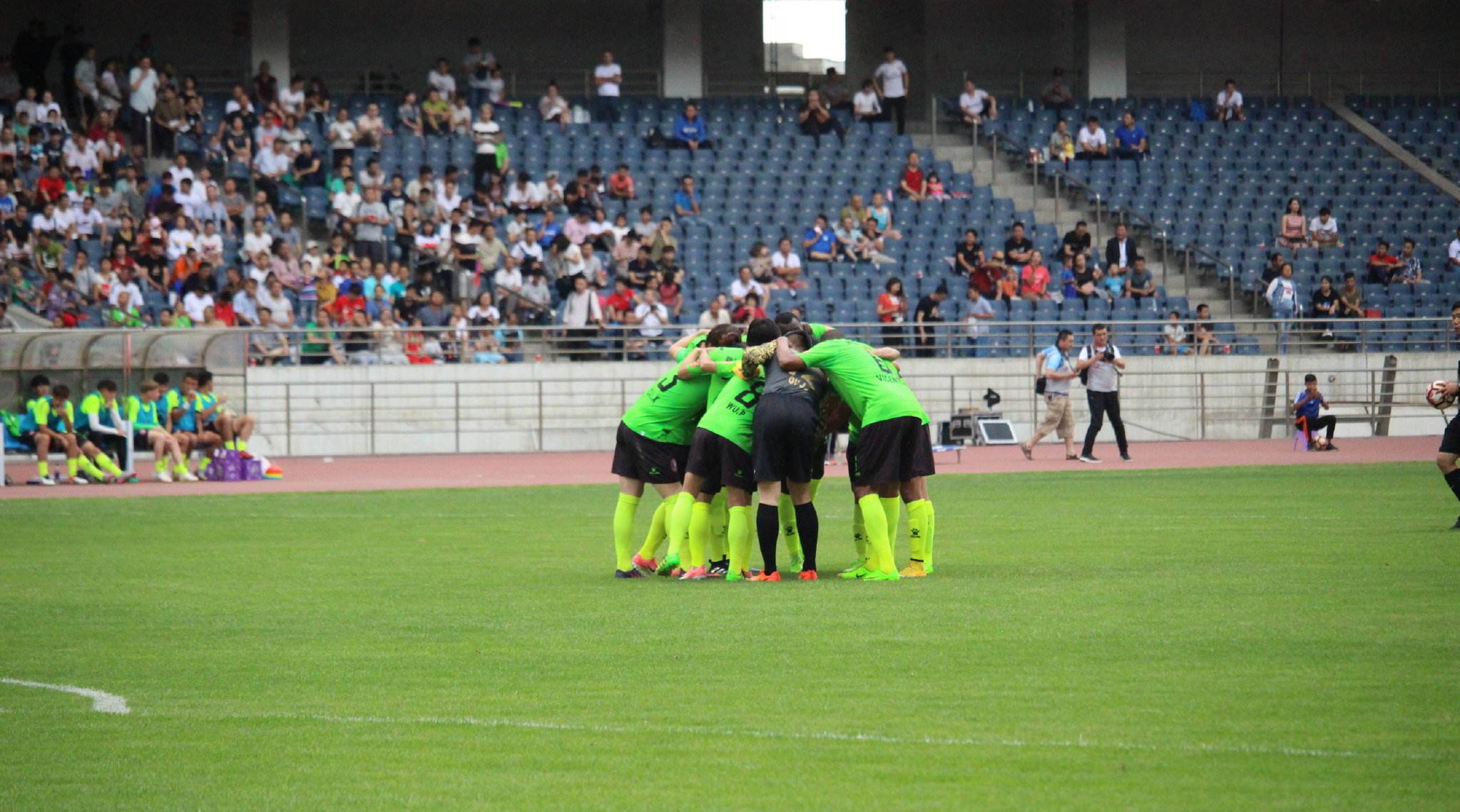 中超降薪能拯救中国男足吗,中超昔日豪强深陷保级泥潭