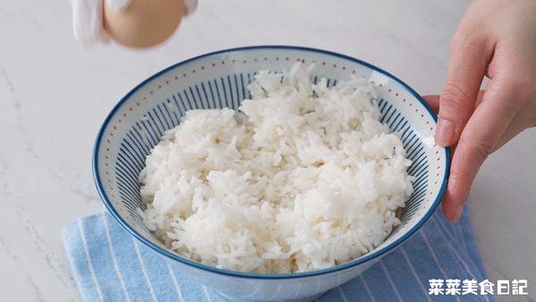 蛋炒饭这样做真好吃,10分钟蛋炒饭