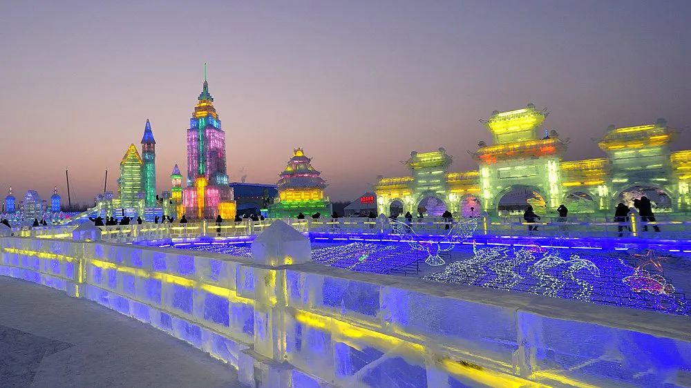 仙鹤起舞水粉画,仙鹤起舞展翅飞