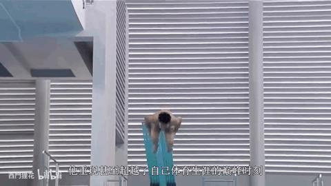 本该严肃的场合经常忍不住笑,本来是严肃的事情结果变成了笑料