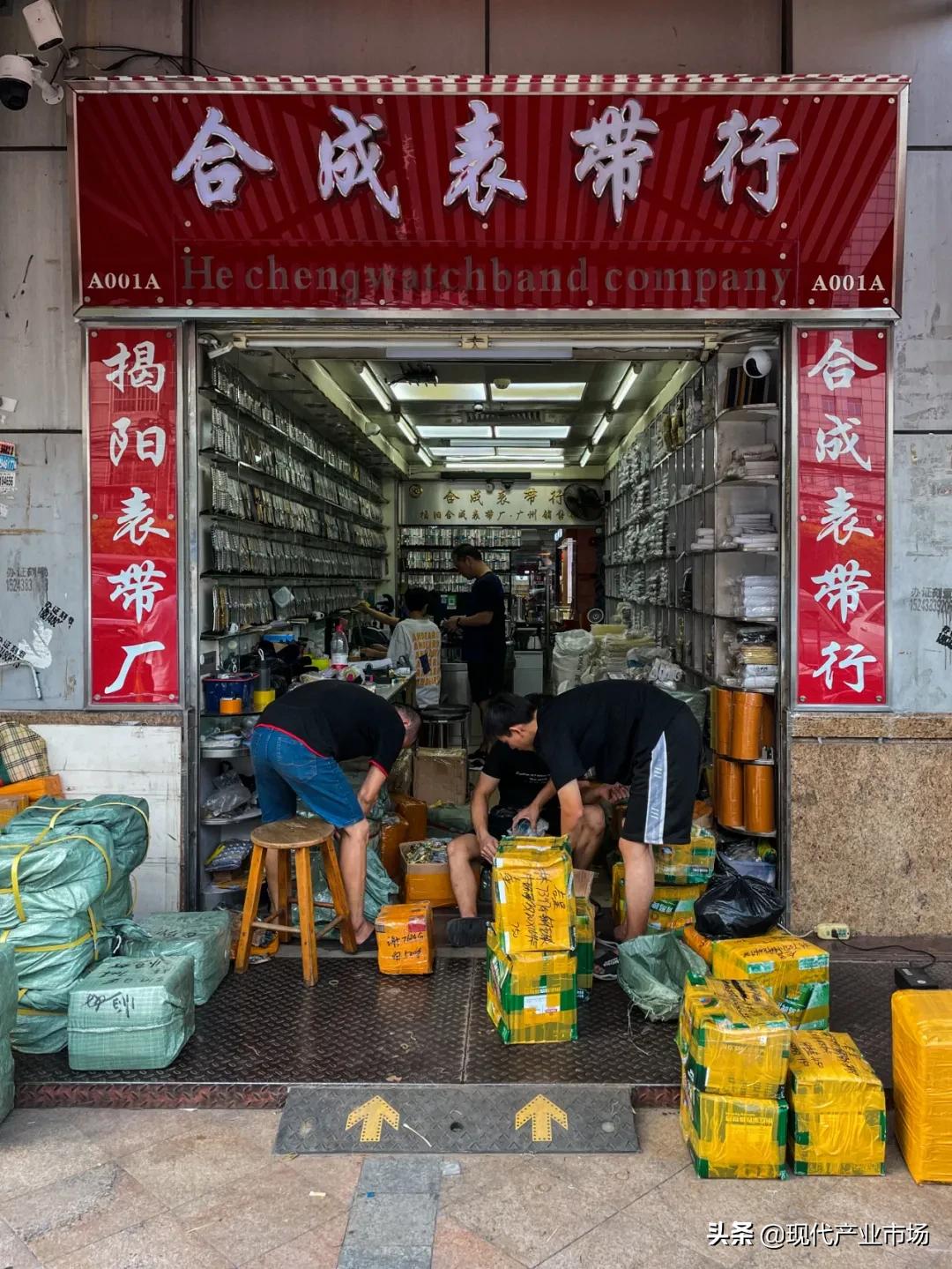 中国最大的钟表城，不想输给时间