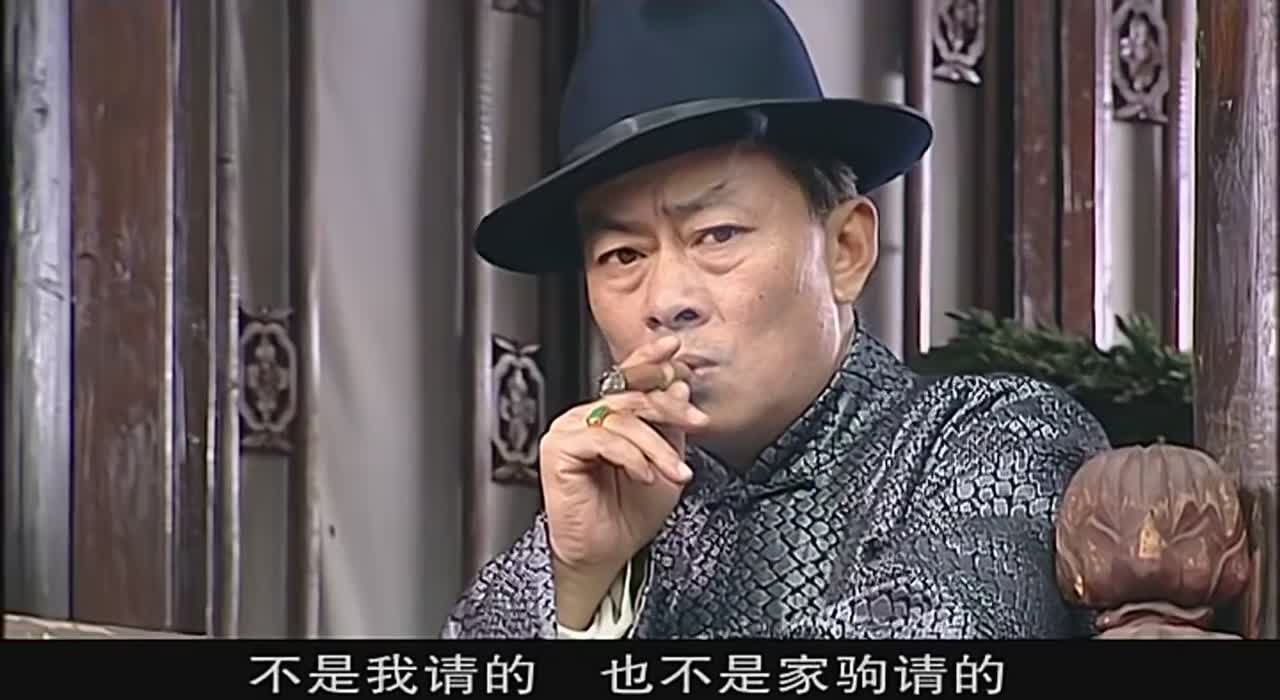 富母领大学儿子看《大染坊》说：看懂了给钱创业，看不懂去打工