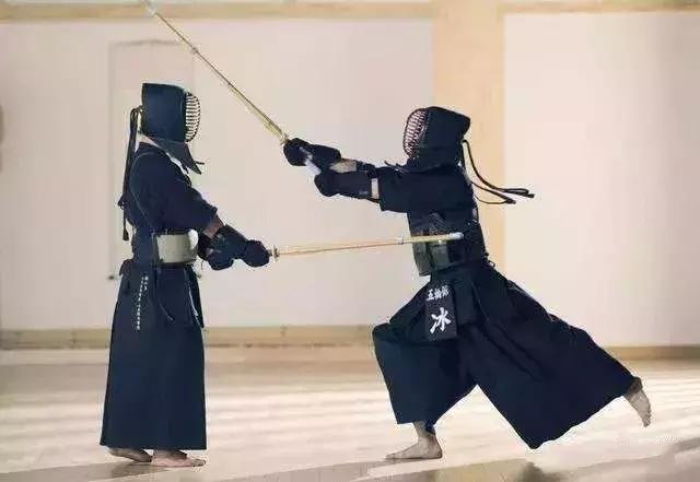 日本刀在战场上的威力,以锋利闻名于世的日本刀