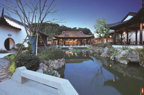 「嘉兴在线」毗邻山海湖、中式院落、400多项服务……开启健康度假小镇的美好生活