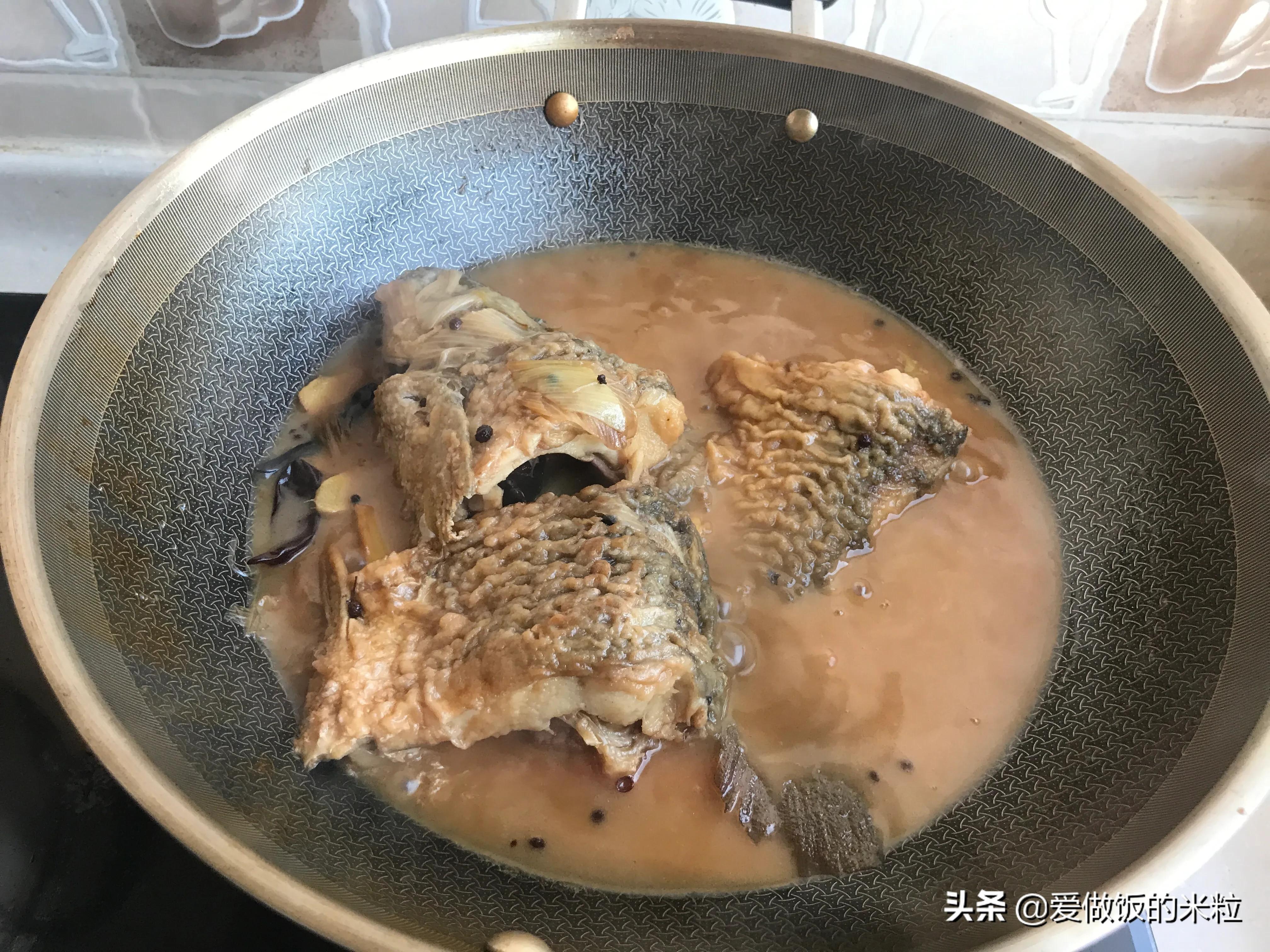 怎么炖小草鱼好吃家常做法视频,炖草鱼用热水锅还是凉水下锅好