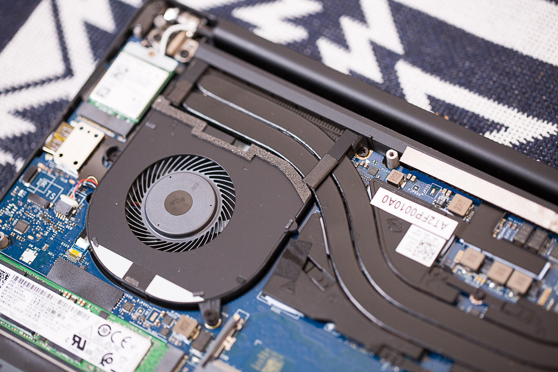 戴尔xps157590屏幕刷新率,dellxps159570测评