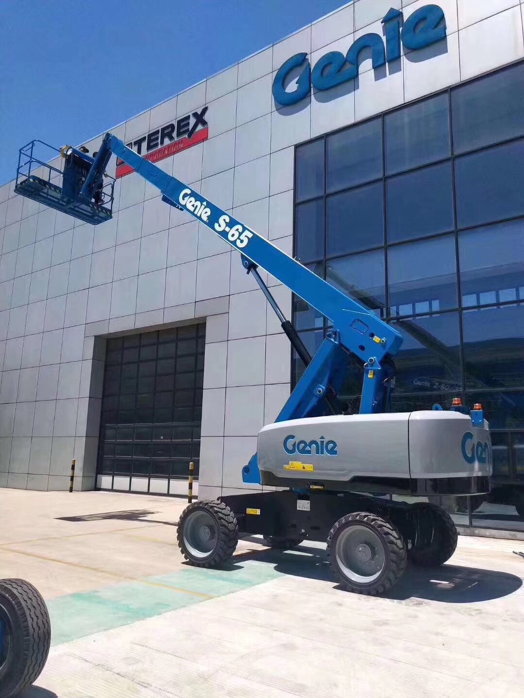 宸ヤ汉楂樼┖鏂藉伐璁惧瑙嗛,宸ュ湴楂樼┖涓撲笟璁惧