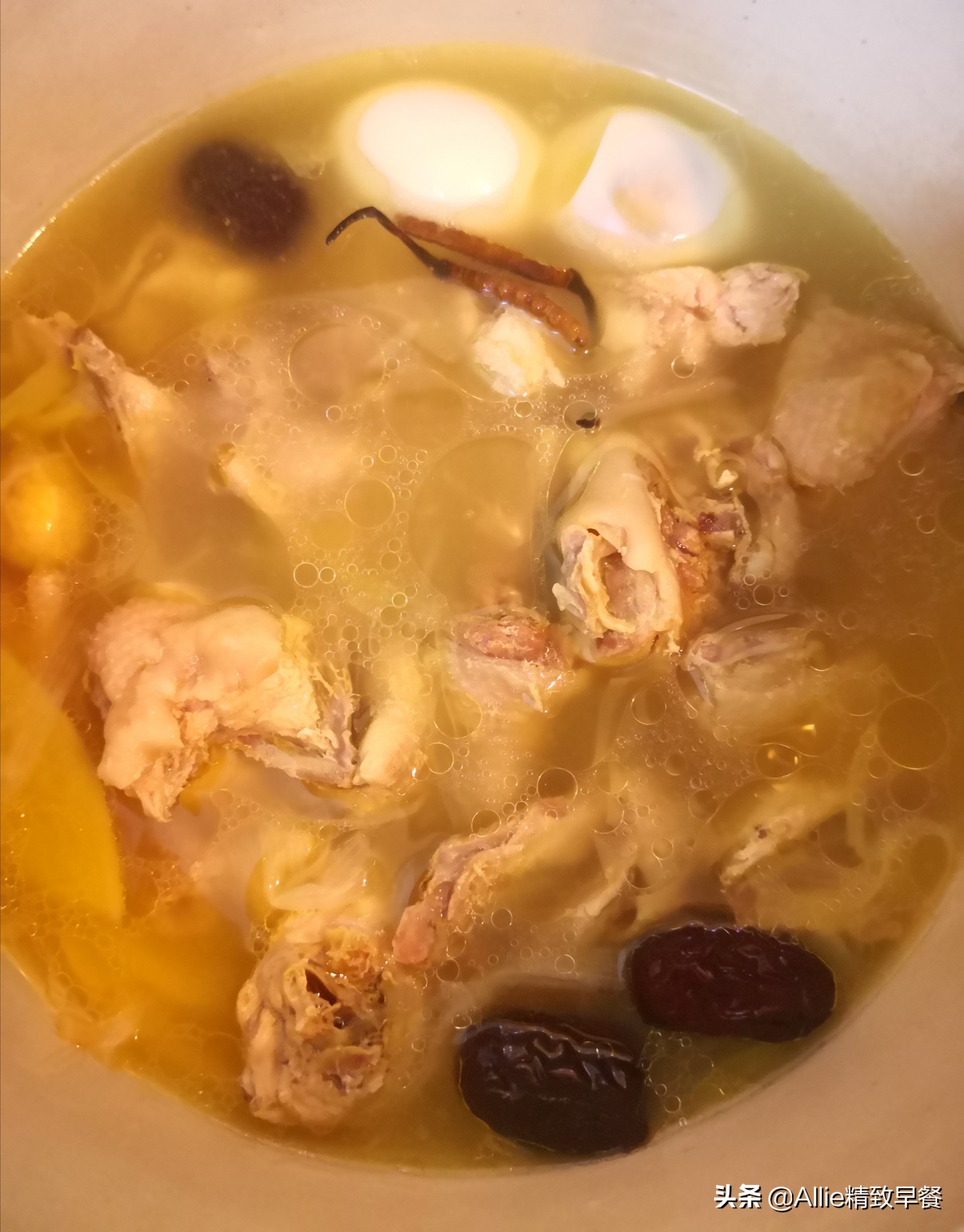 分享一道营养老母鸡汤,营养老母鸡菌汤