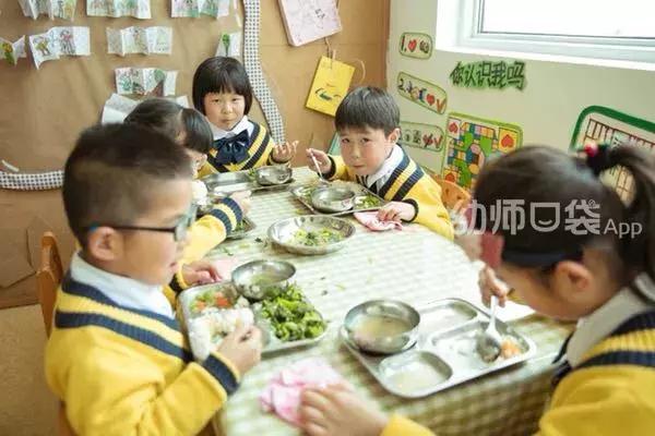 毕业最创意的毕业照多人,毕业照用什么造型好看