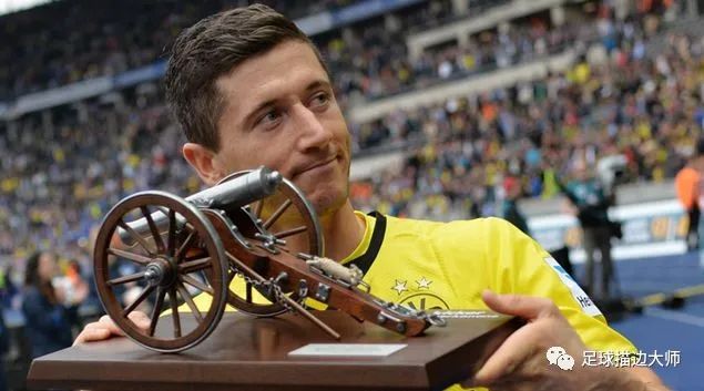 波兰队长莱万多夫斯基9分钟5球,莱万多夫斯基中国言论