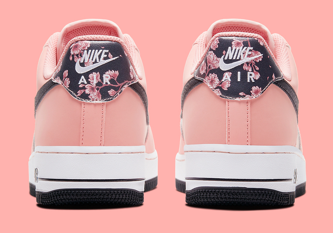 耐克为AirForce1Low“PinkQuartz”添加花卉图案