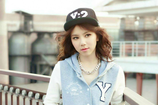 邓紫棋刘宇宁翻唱神级光年之外,外国人听光年之外邓紫棋现场版