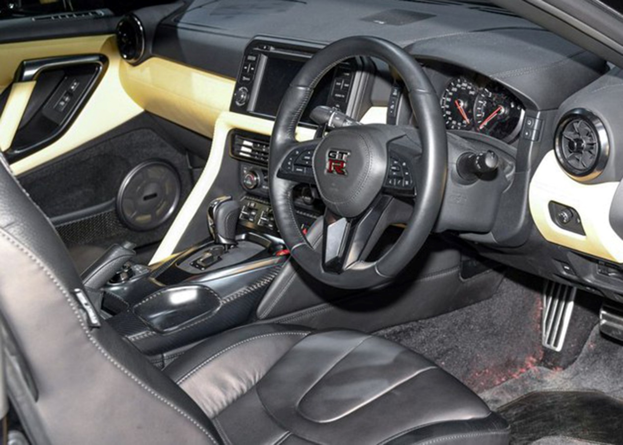 gtr2020款战神顶配,gt-r50周年限量版